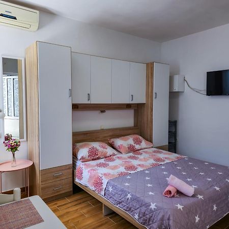 Apartments Neda オミシュ エクステリア 写真