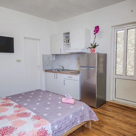 Apartments Neda オミシュ エクステリア 写真