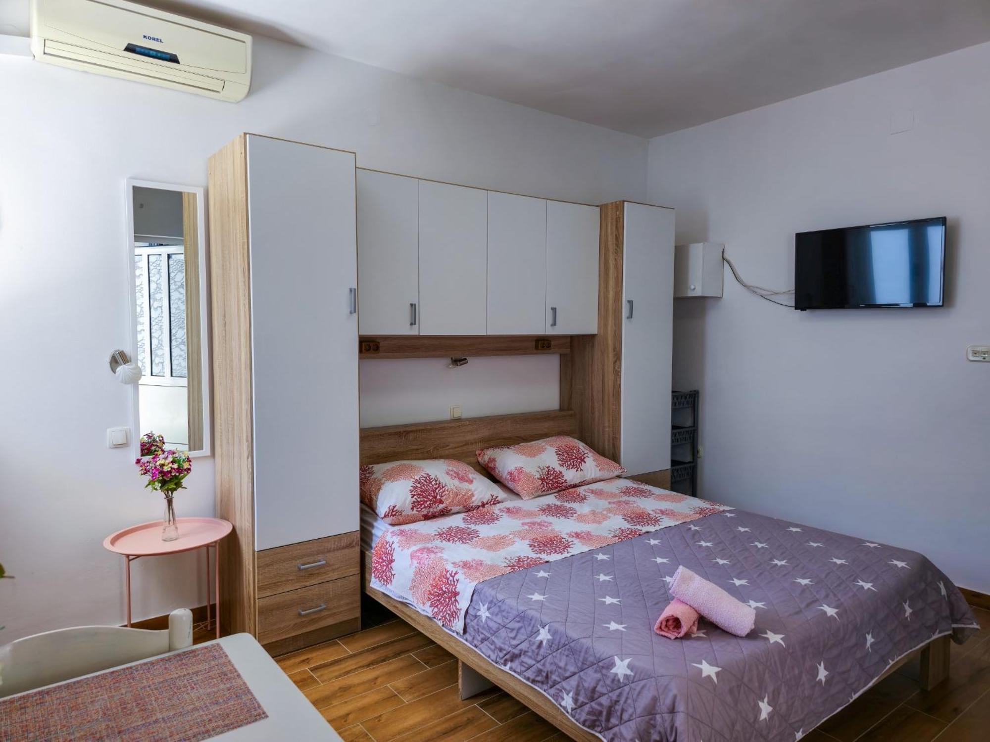 Apartments Neda オミシュ エクステリア 写真