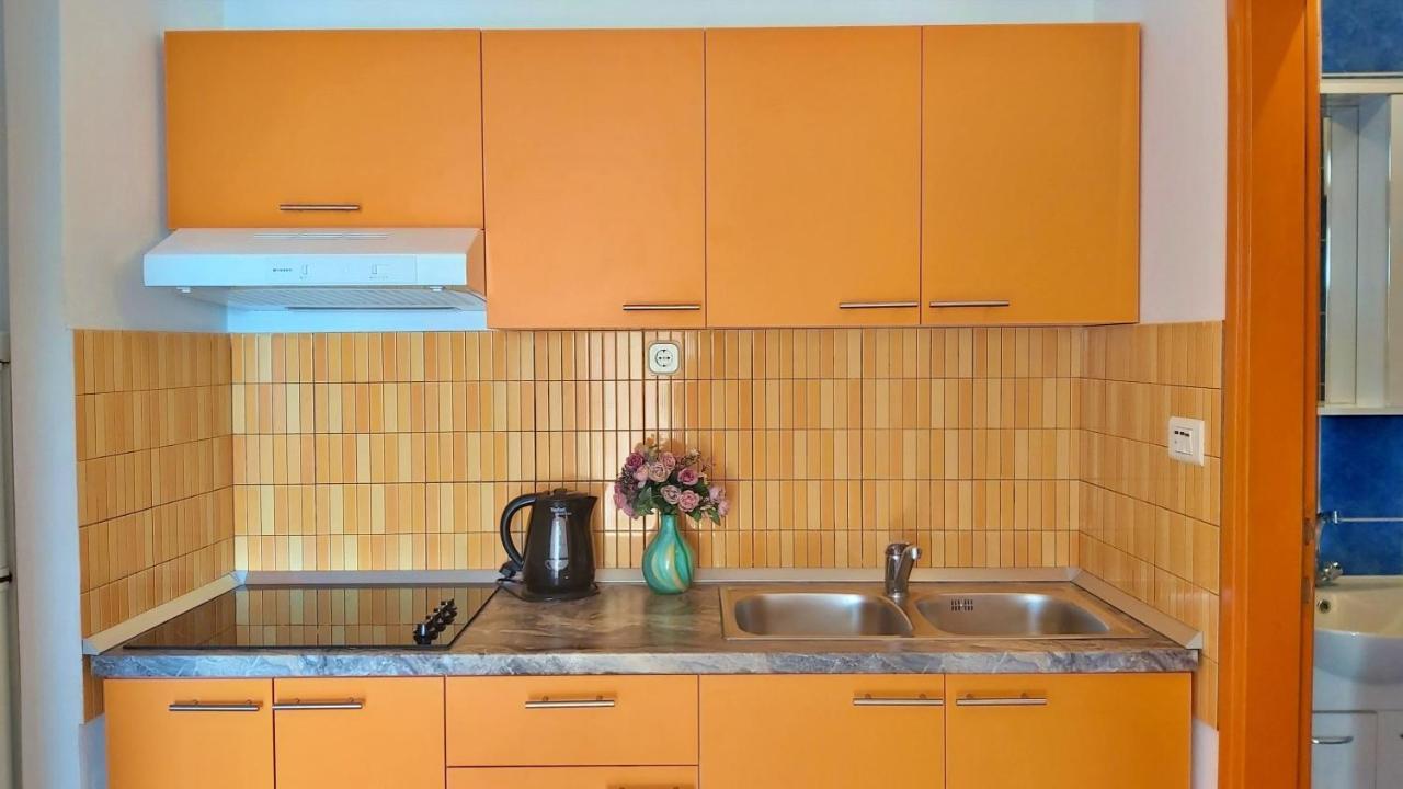 Apartments Neda オミシュ エクステリア 写真