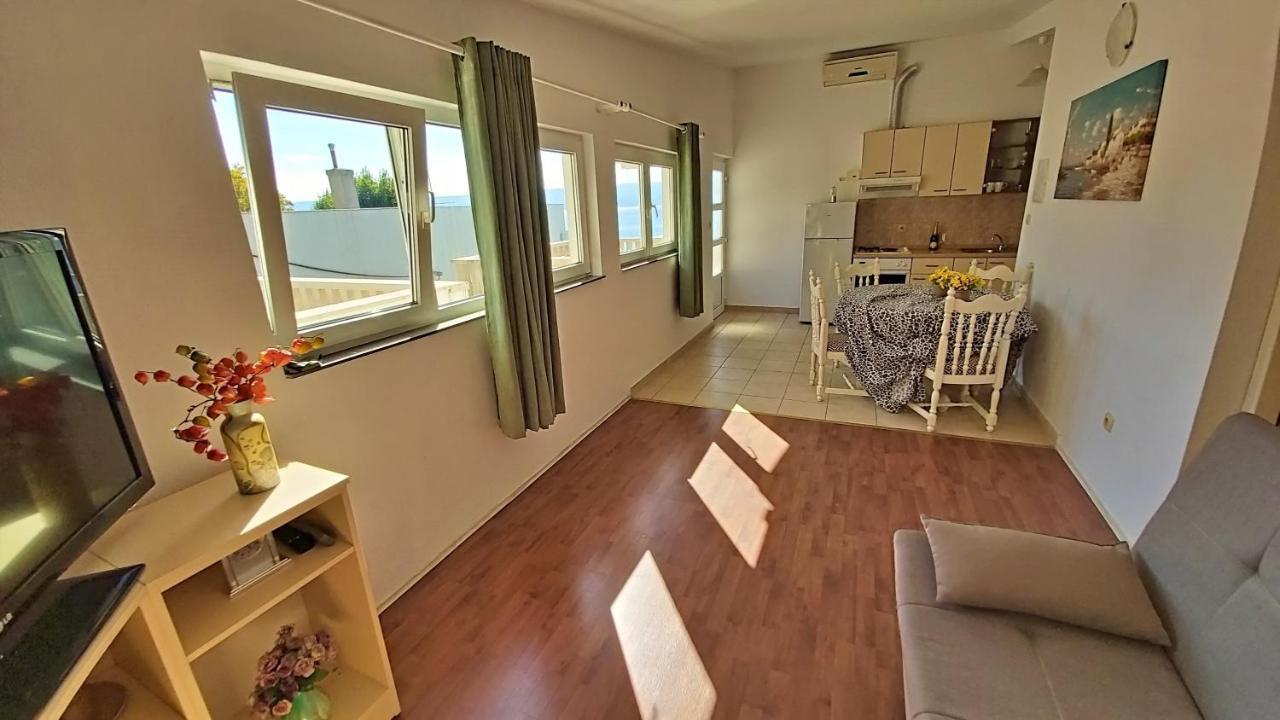 Apartments Neda オミシュ エクステリア 写真